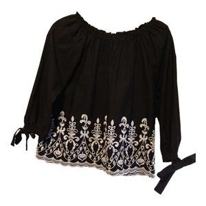 Black and white Time and Tru popover top